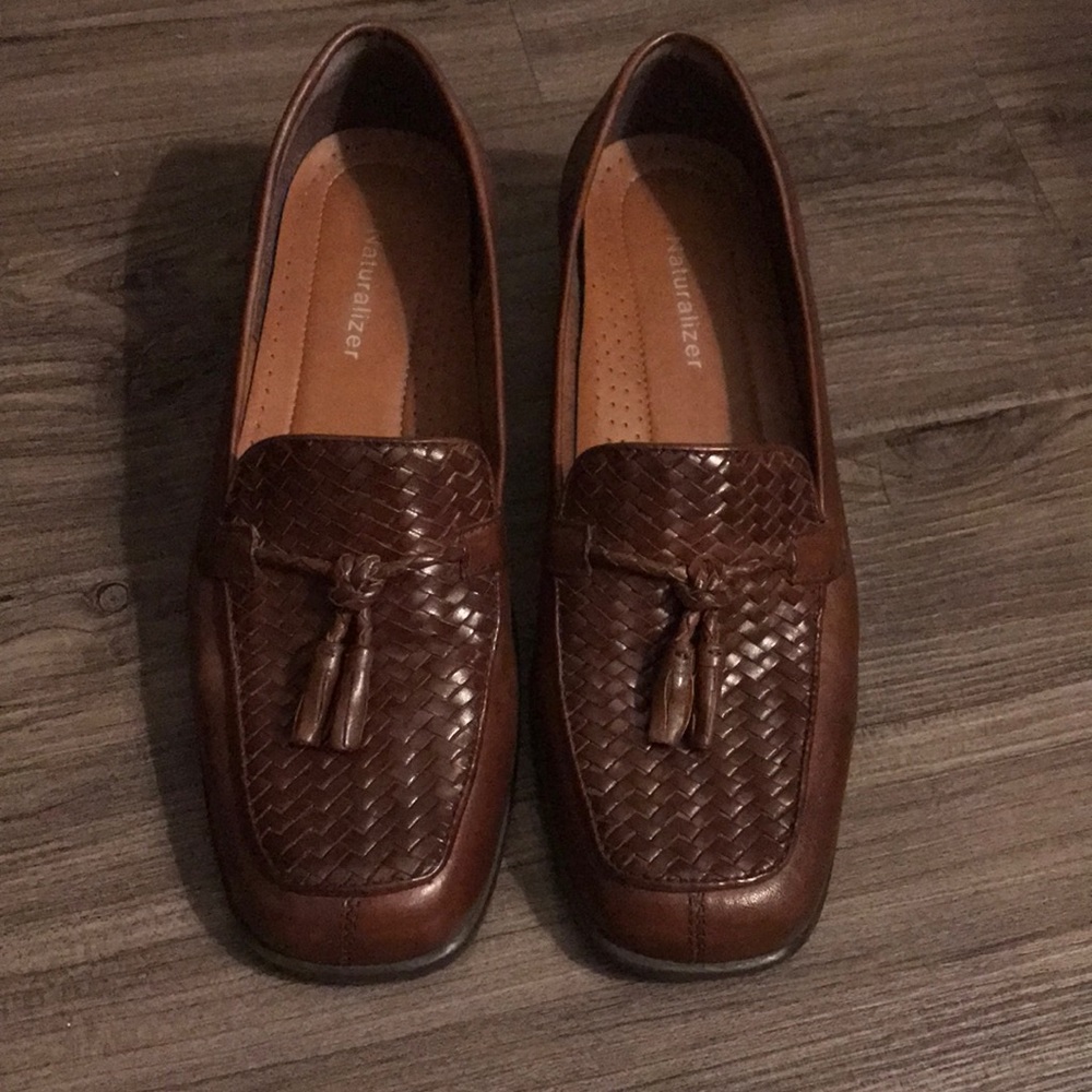 Naturalizar woven brown loafers 👞